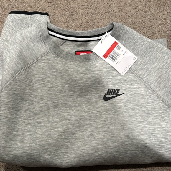 Boys Husky Nike Tech Crewneck Large + - Picture 2 of 2